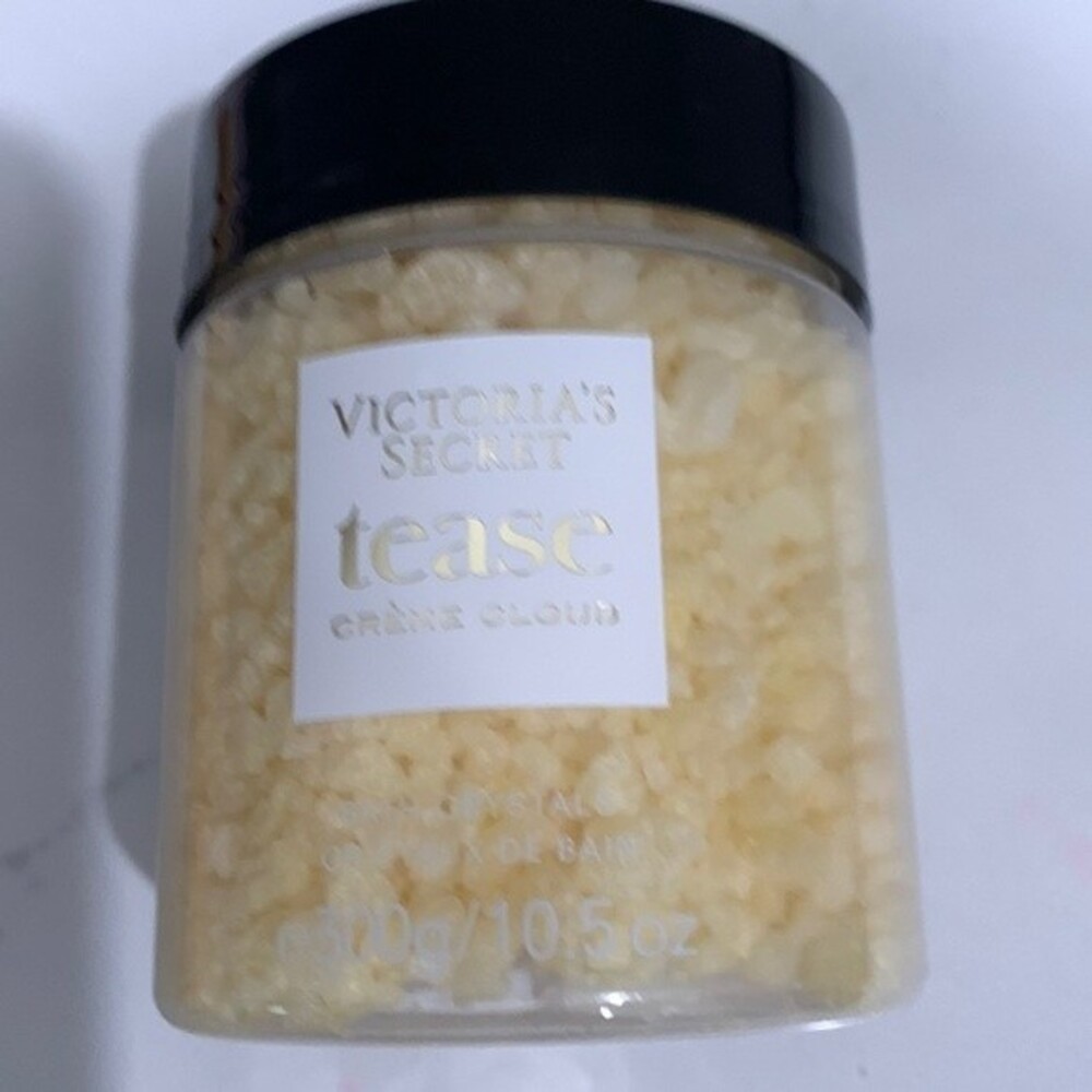 VS Tease Crème Cloud Bath Crystals